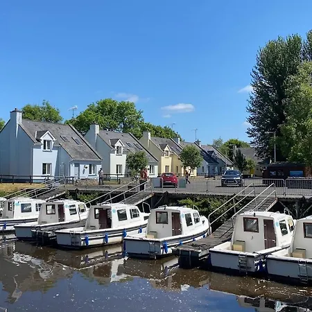 Leitrim Quay - Riverside 5 Holiday home